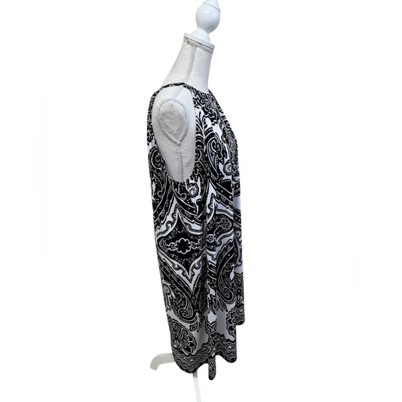 Women’s 2X black and white shift dress - Picture 3 of 8